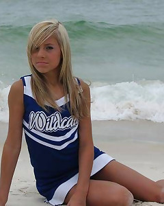 TeenieCheerleaders.com free preview picture